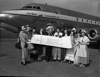 New York Flight; Costume girls, Don Rogers &amp; Mayor MacCallum holding the scroll